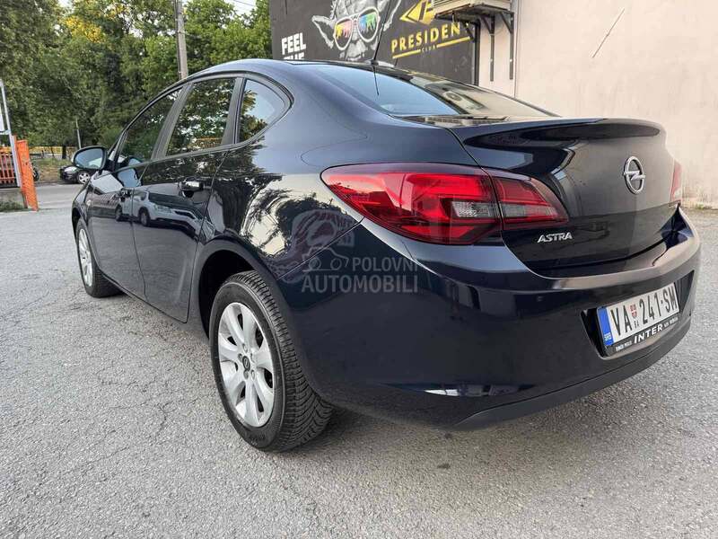 Opel Astra J 
