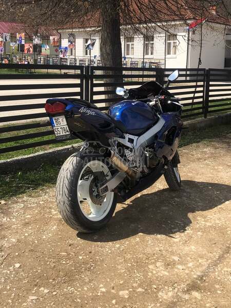 Kawasaki zx9r