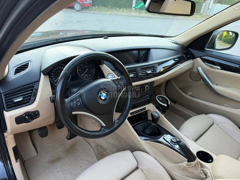 BMW X1 X-drive//Pano