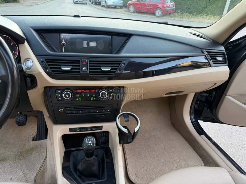 BMW X1 X-drive//Pano