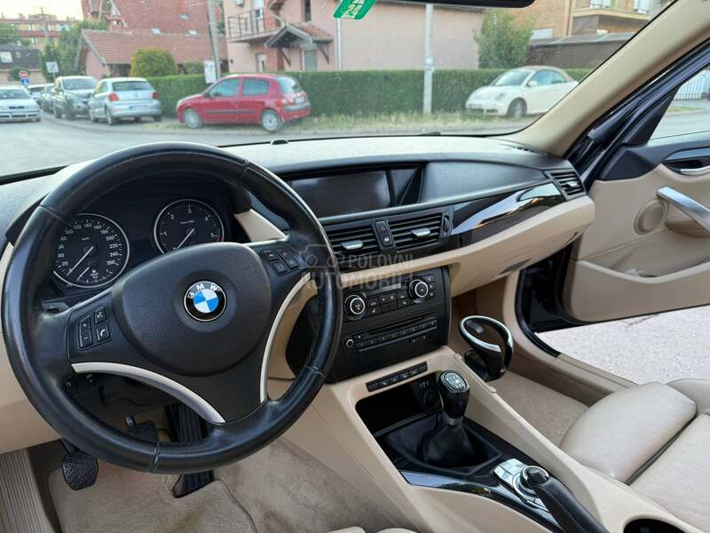 BMW X1 X-drive//Pano