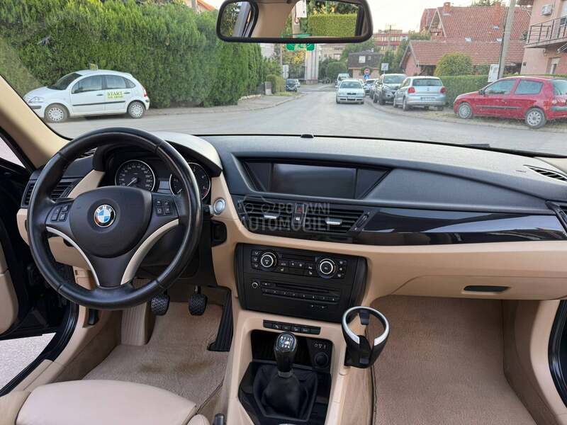 BMW X1 X-drive//Pano