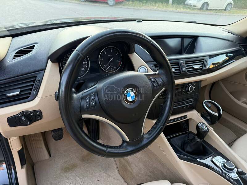 BMW X1 X-drive//Pano
