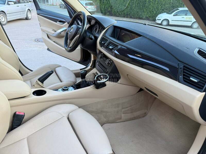 BMW X1 X-drive//Pano