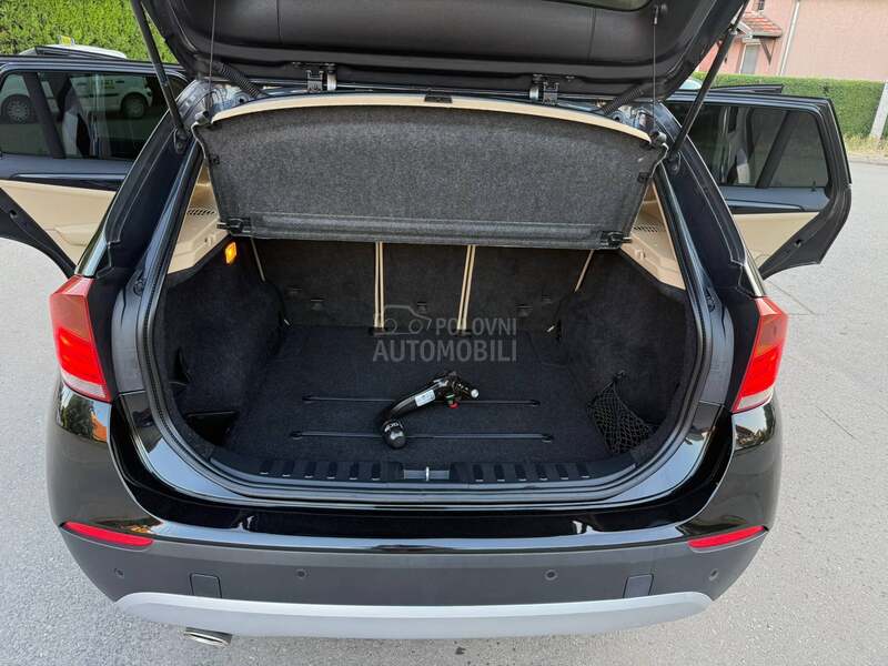 BMW X1 X-drive//Pano