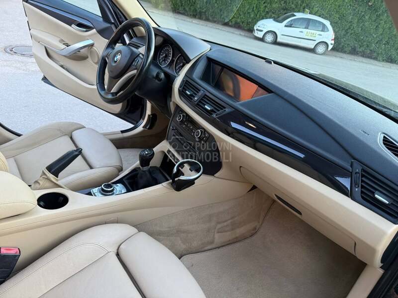 BMW X1 X-drive//Pano