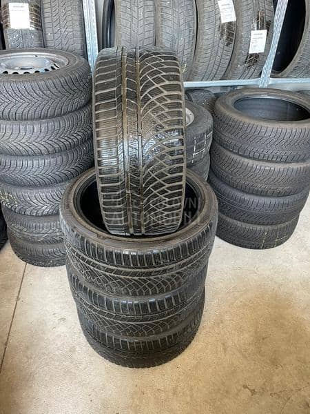 Kumho 265/35 R20 Zimska