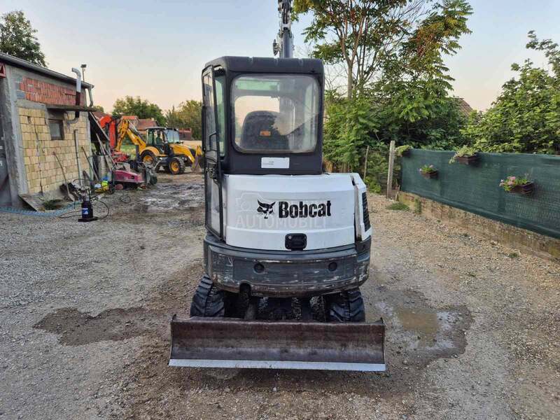 Bobcat E32