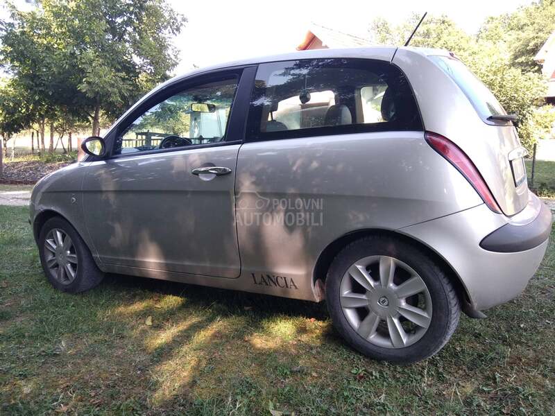 Lancia Ypsilon 1,4 16v