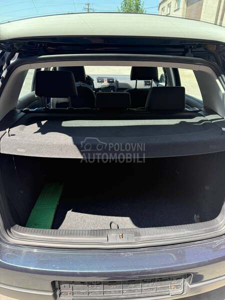 Volkswagen Golf 5 1.6HIGH. KAONOV