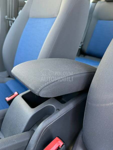Volkswagen Golf 5 1.6HIGH. KAONOV