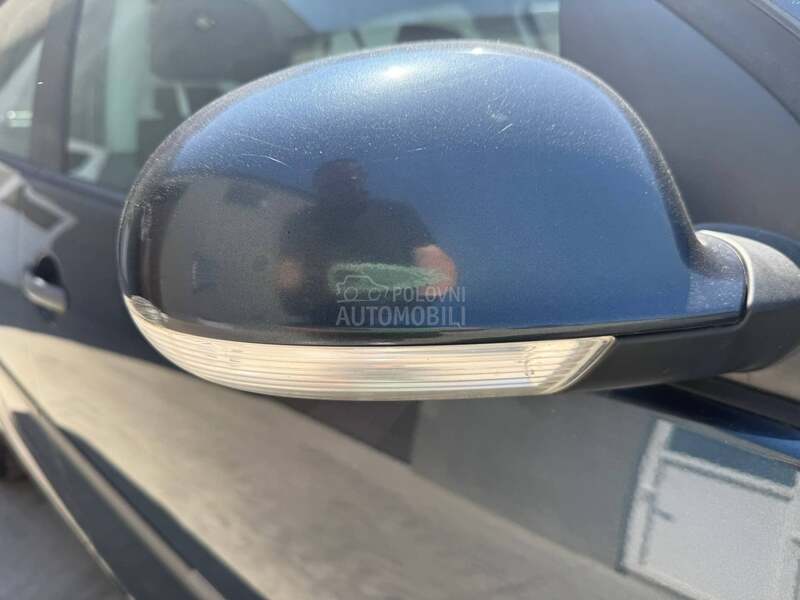 Volkswagen Golf 5 1.6HIGH. KAONOV