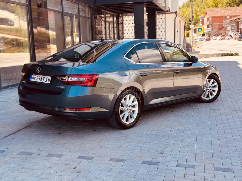 Škoda Superb 