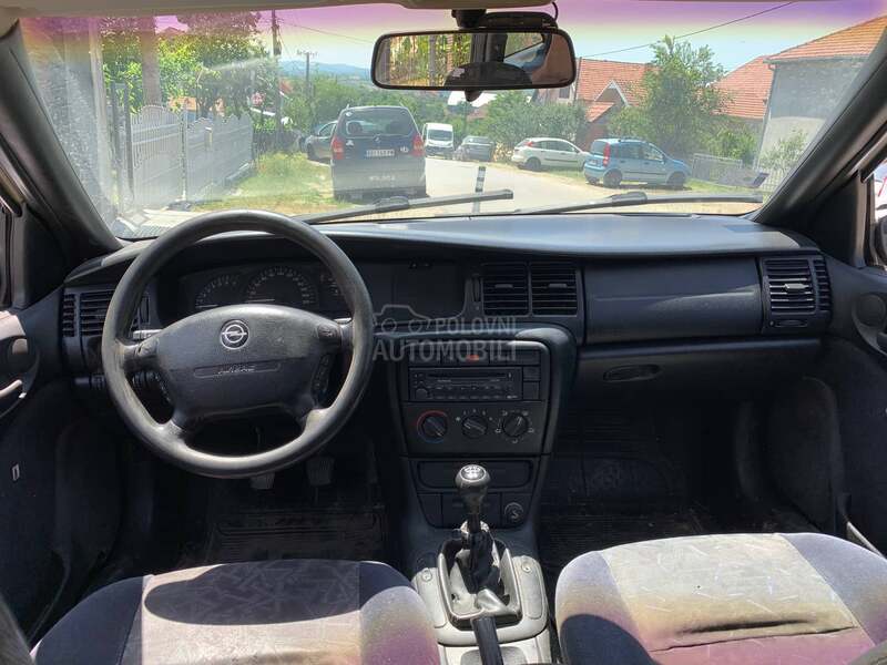 Opel Vectra B 1.6 16V