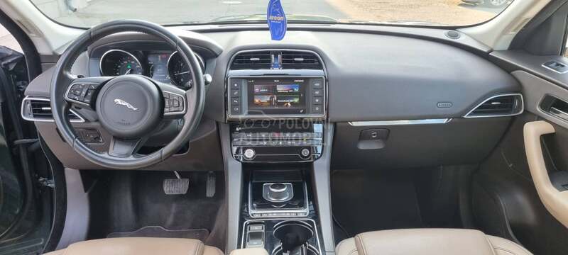 Jaguar F pace 2.0d Pure AWD T.O.P.