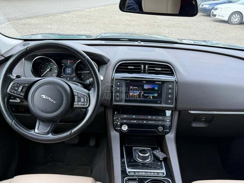 Jaguar F pace 2.0d Pure AWD T.O.P.