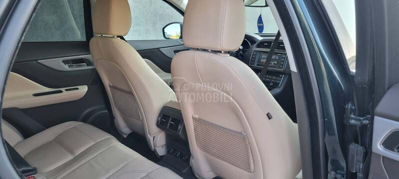 Jaguar F pace 2.0d Pure AWD T.O.P.
