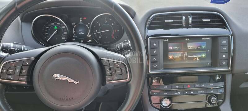 Jaguar F pace 2.0d Pure AWD T.O.P.
