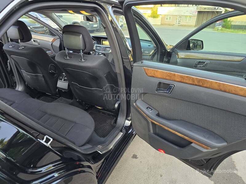 Mercedes Benz E 220 ELEGANCE