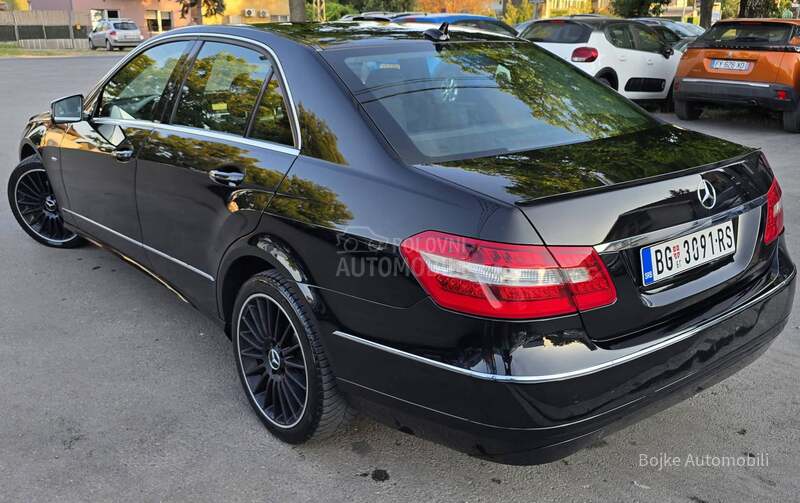 Mercedes Benz E 220 ELEGANCE