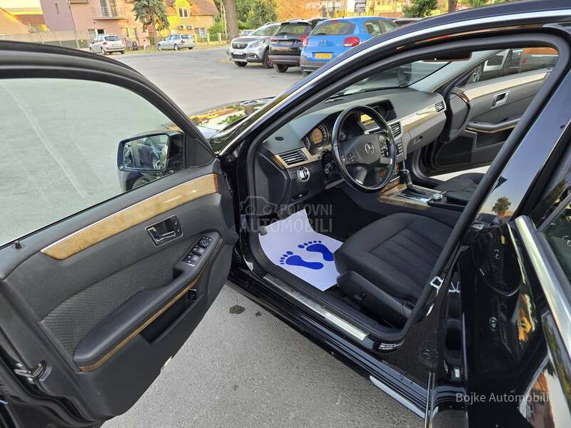 Mercedes Benz E 220 ELEGANCE