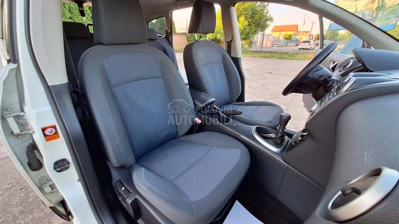 Nissan Qashqai + 2 