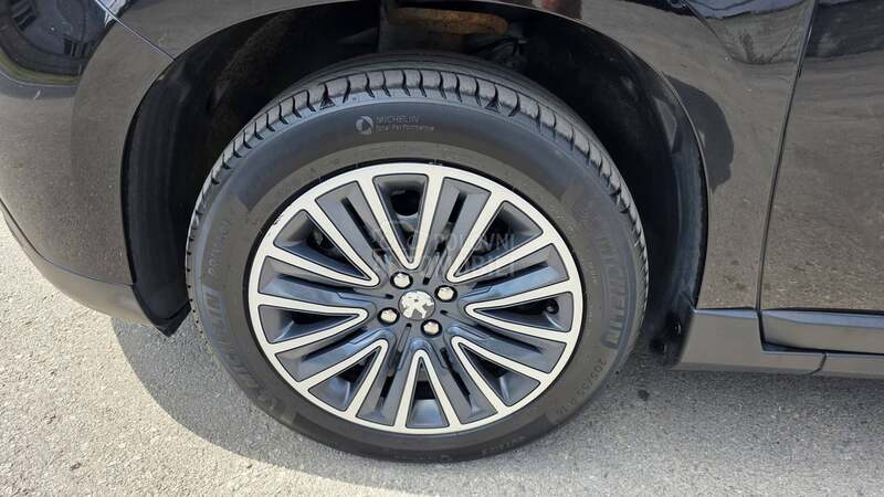 Peugeot 2008 1.6 hdi Allure