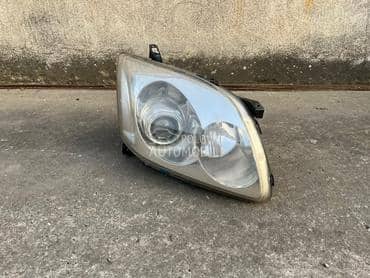 Desni Far T25 za Toyota Avensis od 2003. do 2006. god.