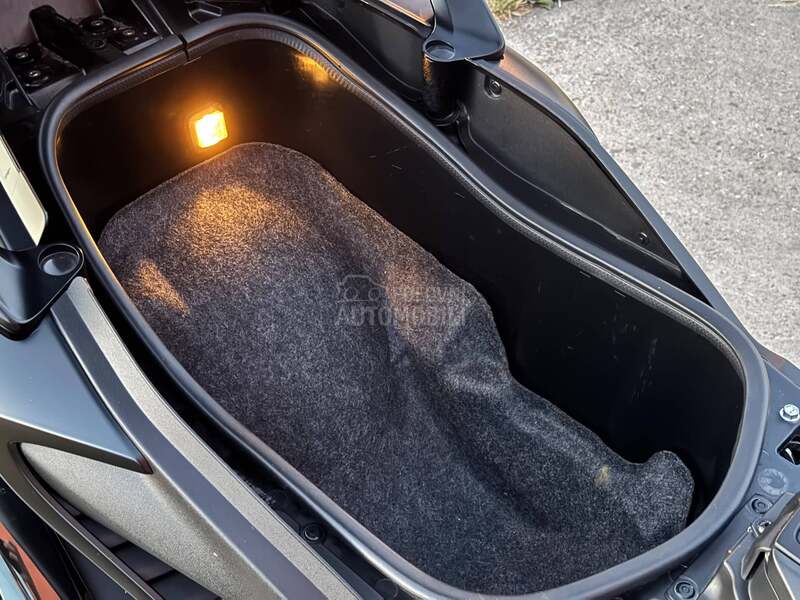Yamaha T-Max 560