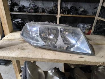 far desni za Škoda Octavia