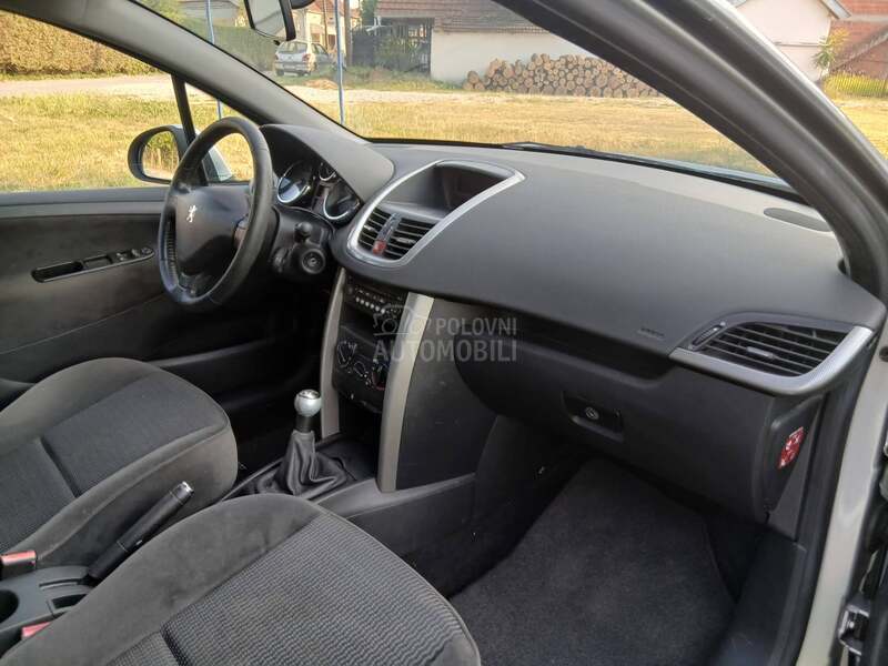 Peugeot 207 1.4i  8w