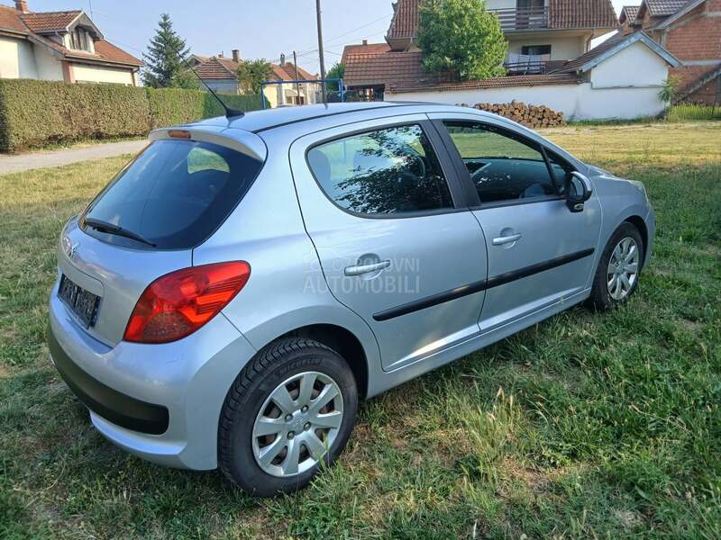 Peugeot 207 1.4i  8w