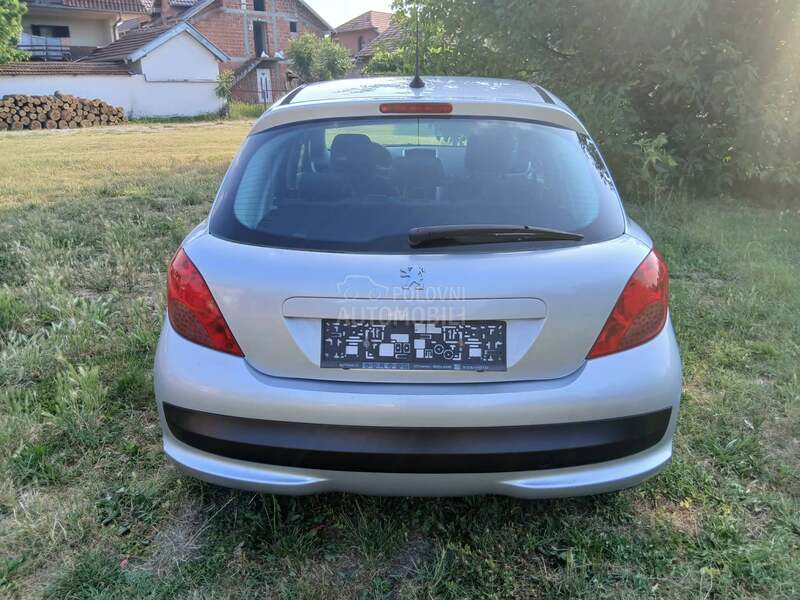 Peugeot 207 1.4i  8w