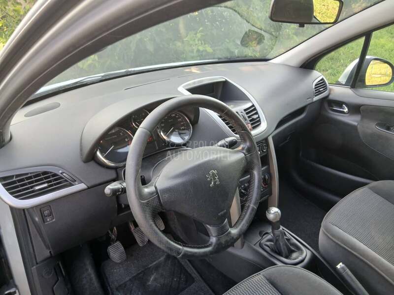 Peugeot 207 1.4i  8w