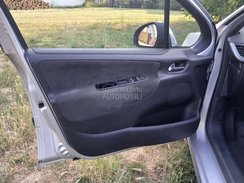 Peugeot 207 1.4i  8w