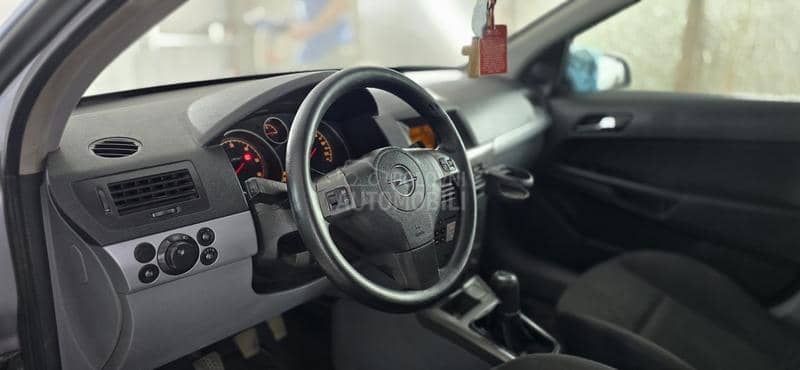 Opel Astra H hitCenaa