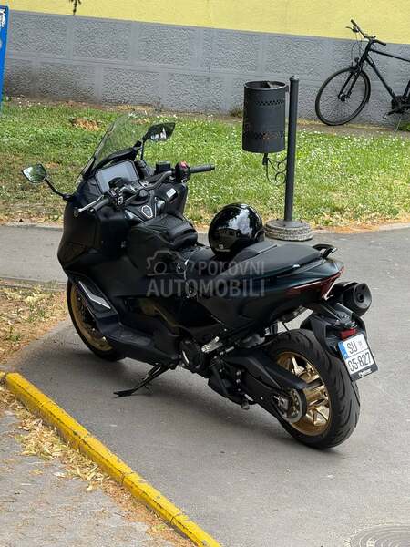 Yamaha T max tech