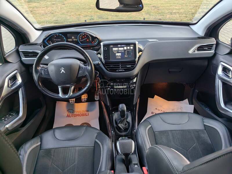 Peugeot 2008 1.2 CROSSWAY PANO
