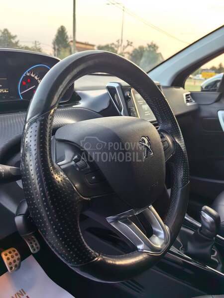 Peugeot 2008 1.2 CROSSWAY PANO
