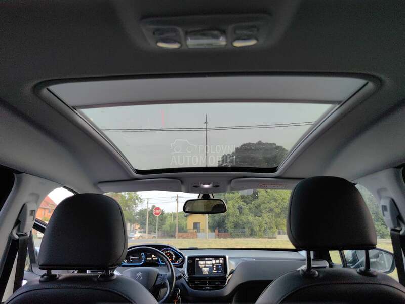 Peugeot 2008 1.2 CROSSWAY PANO
