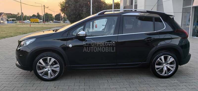 Peugeot 2008 1.2 CROSSWAY PANO