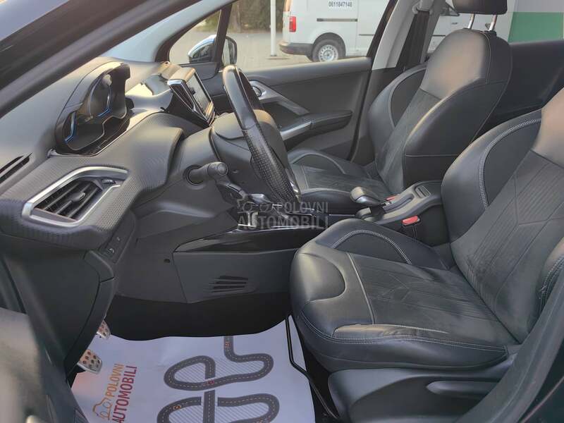 Peugeot 2008 1.2 CROSSWAY PANO