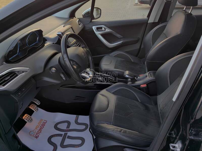 Peugeot 2008 1.2 CROSSWAY PANO