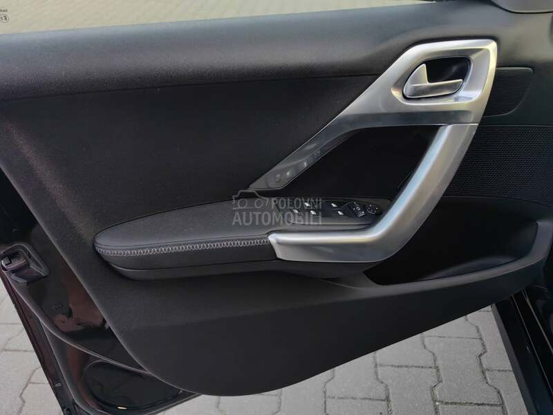 Peugeot 2008 1.2 CROSSWAY PANO