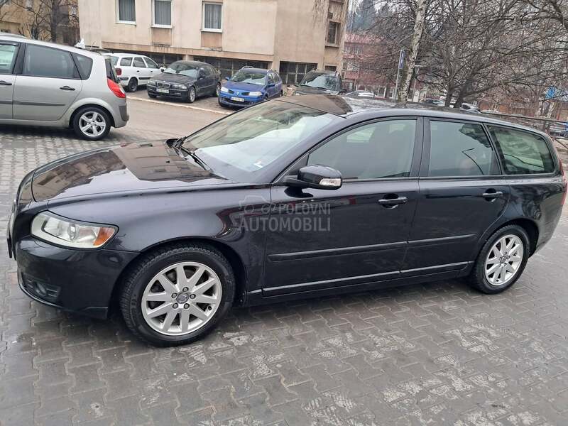 Volvo V50 