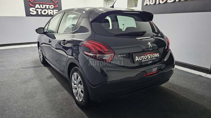 Peugeot 208 1.2 i