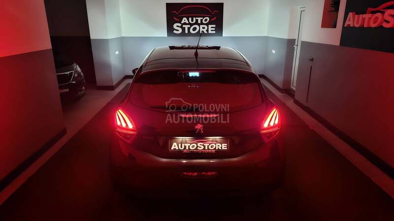 Peugeot 208 1.2 i