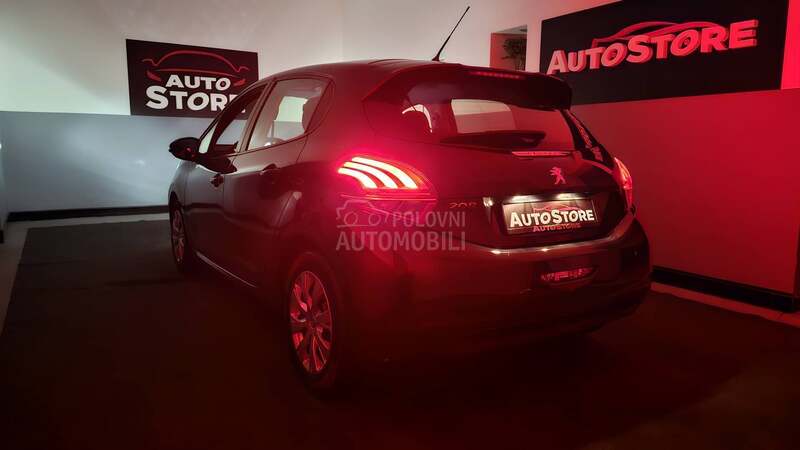 Peugeot 208 1.2 i
