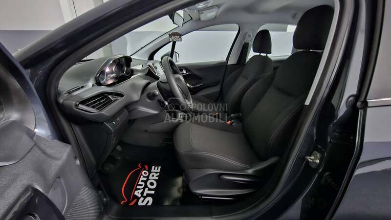 Peugeot 208 1.2 i