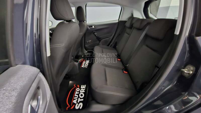 Peugeot 208 1.2 i
